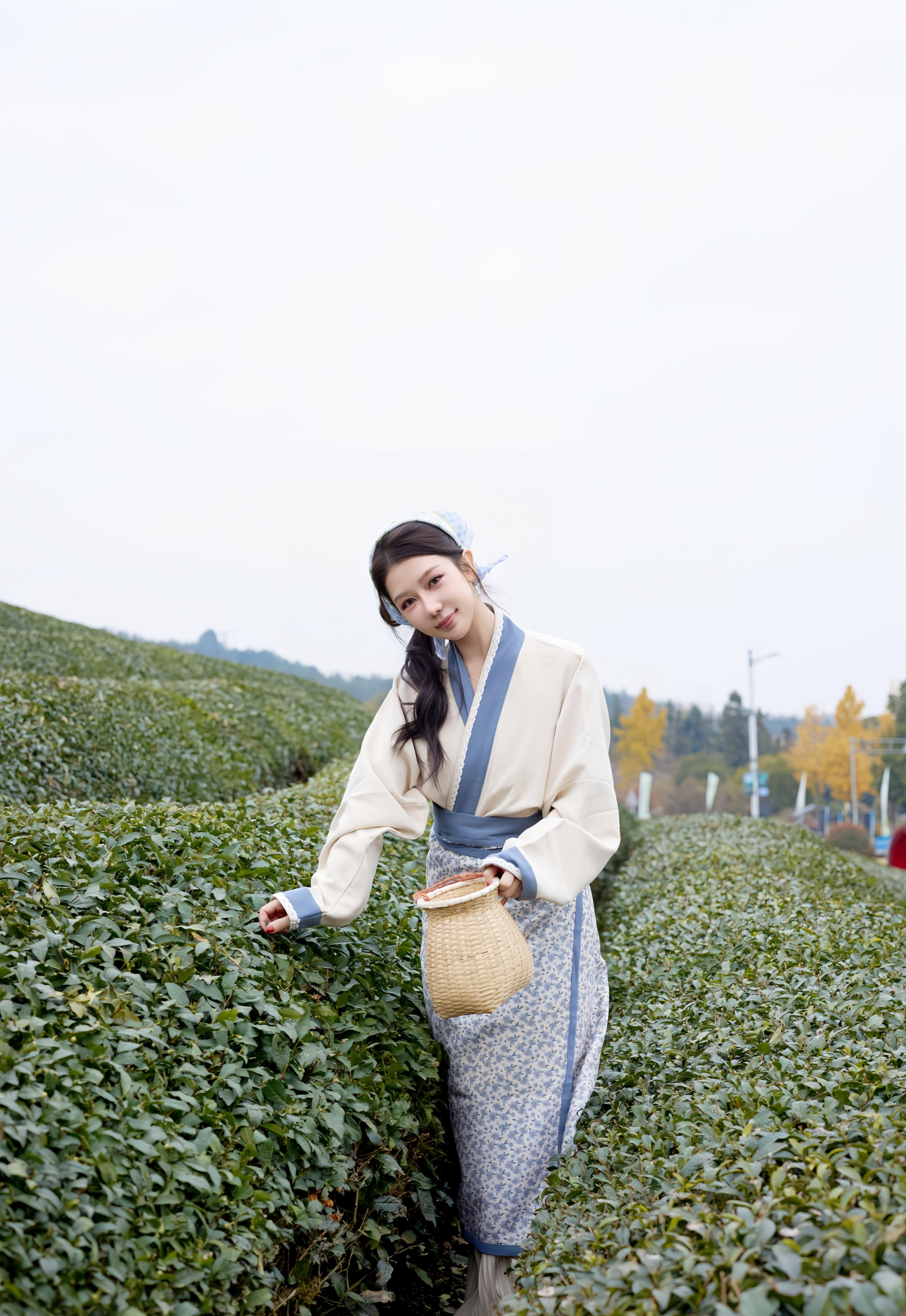 [XiuRen秀人网] No.11098 尹甜甜 采茶姑娘装扮 性感写真 [61张]插图1