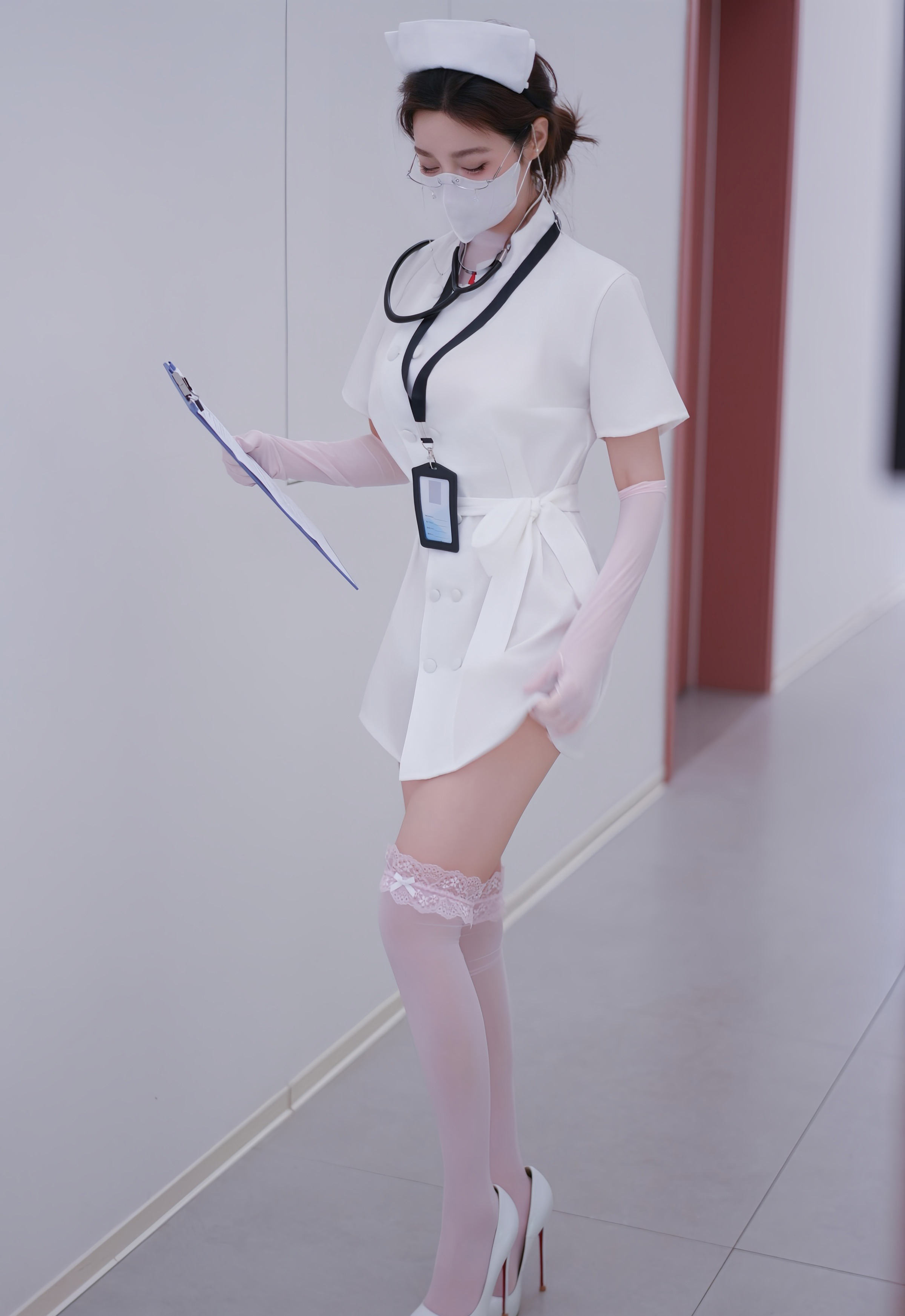 [XiuRen秀人网] No.11099 Twins-桃桃 白色护士服 白色服 性感写真 [78张]插图