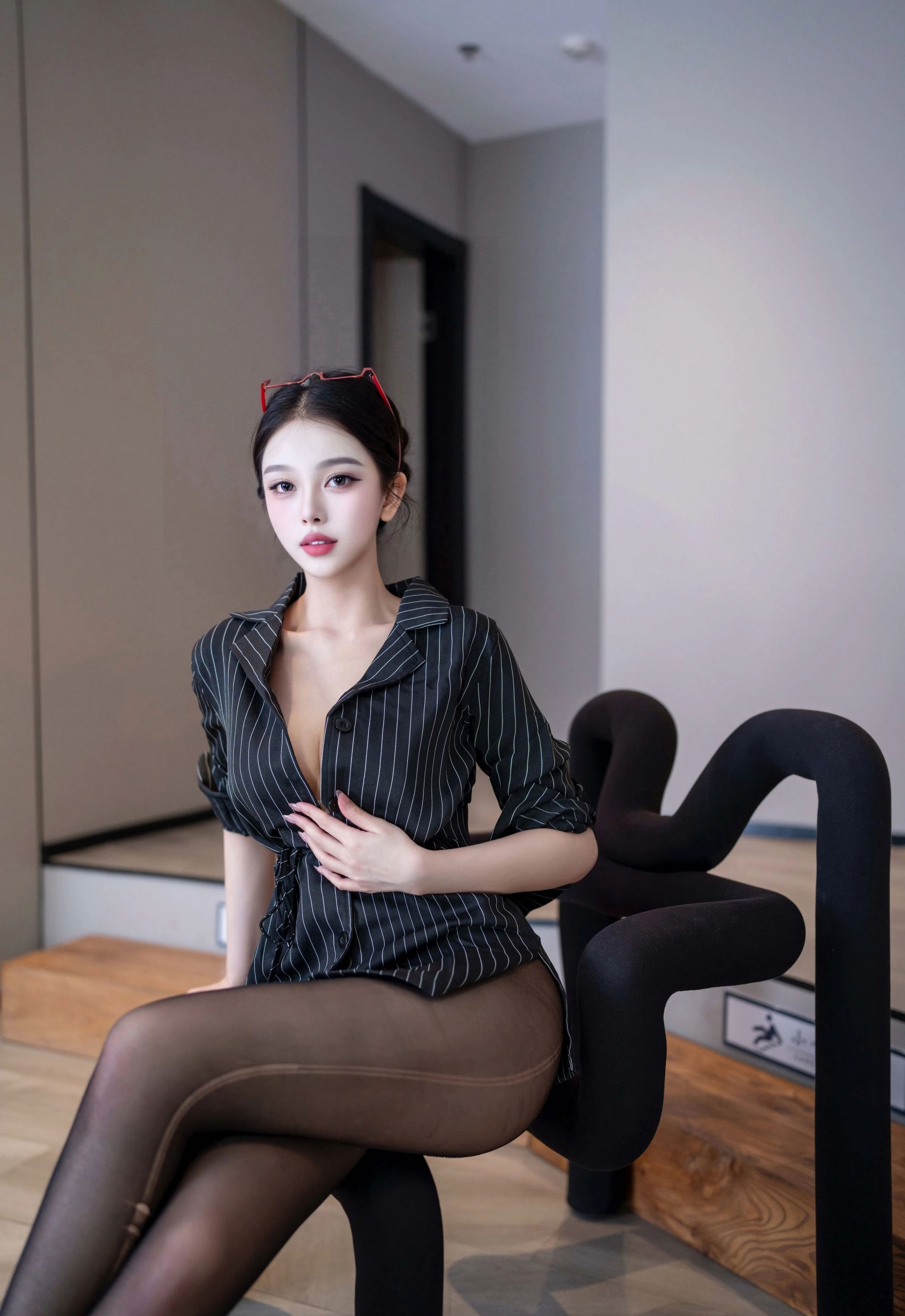 [XiuRen秀人网] No.11160 诺诺子 新人首套写真 黑色衬衫 性感魅惑黑丝 [76张]插图1