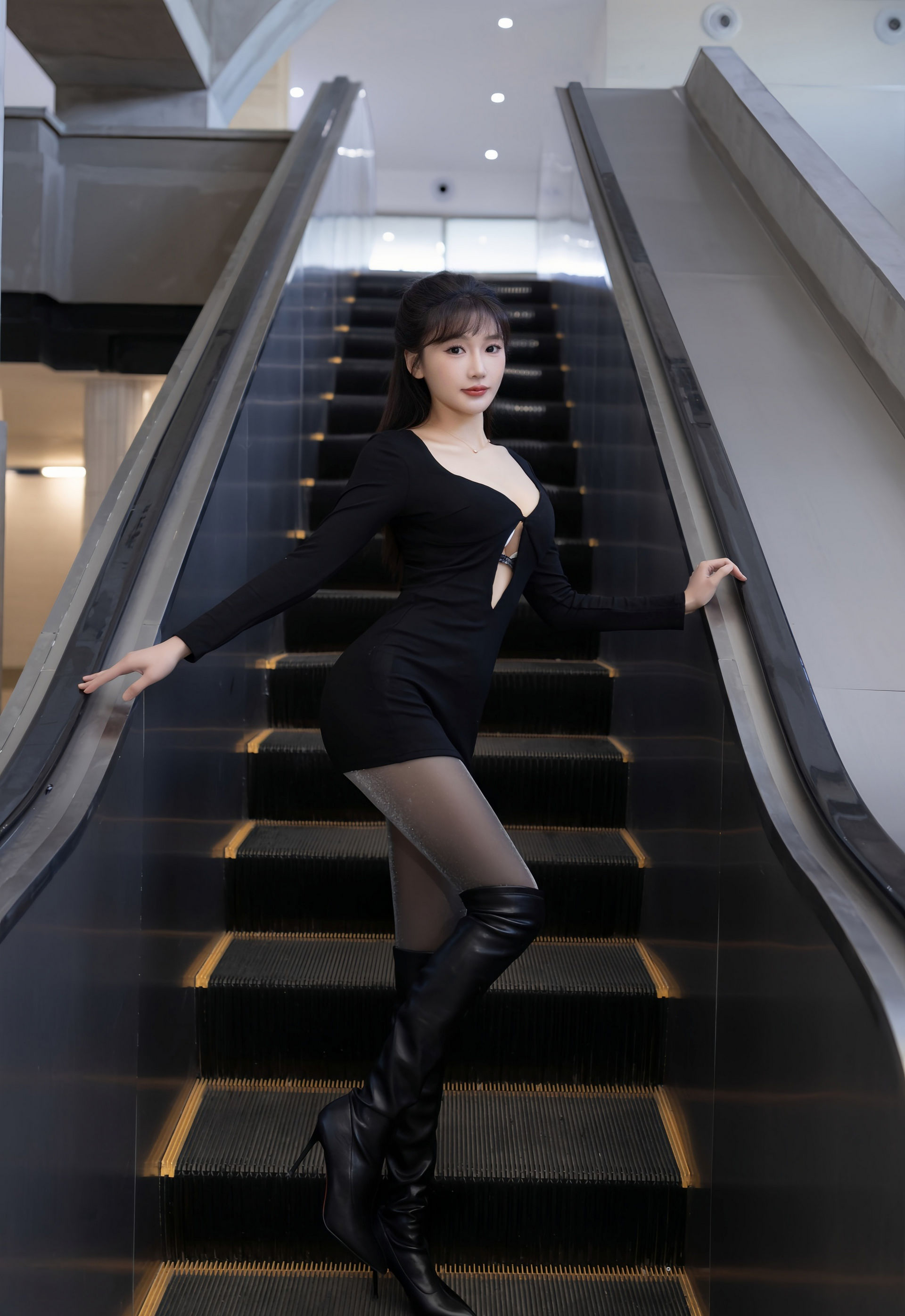 [XiuRen秀人网] No.11236 陆萱萱 黑色连衣短裙 魅惑黑丝 性感写真 [76张]插图1