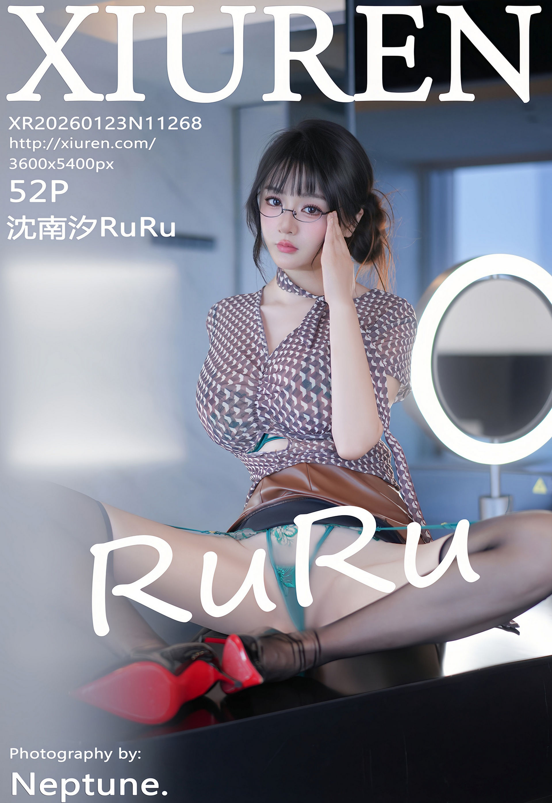 [XiuRen秀人网] No.11268 沈南汐RuRu 暖灰色上衣 棕色皮短裙 性感写真 [52张]插图