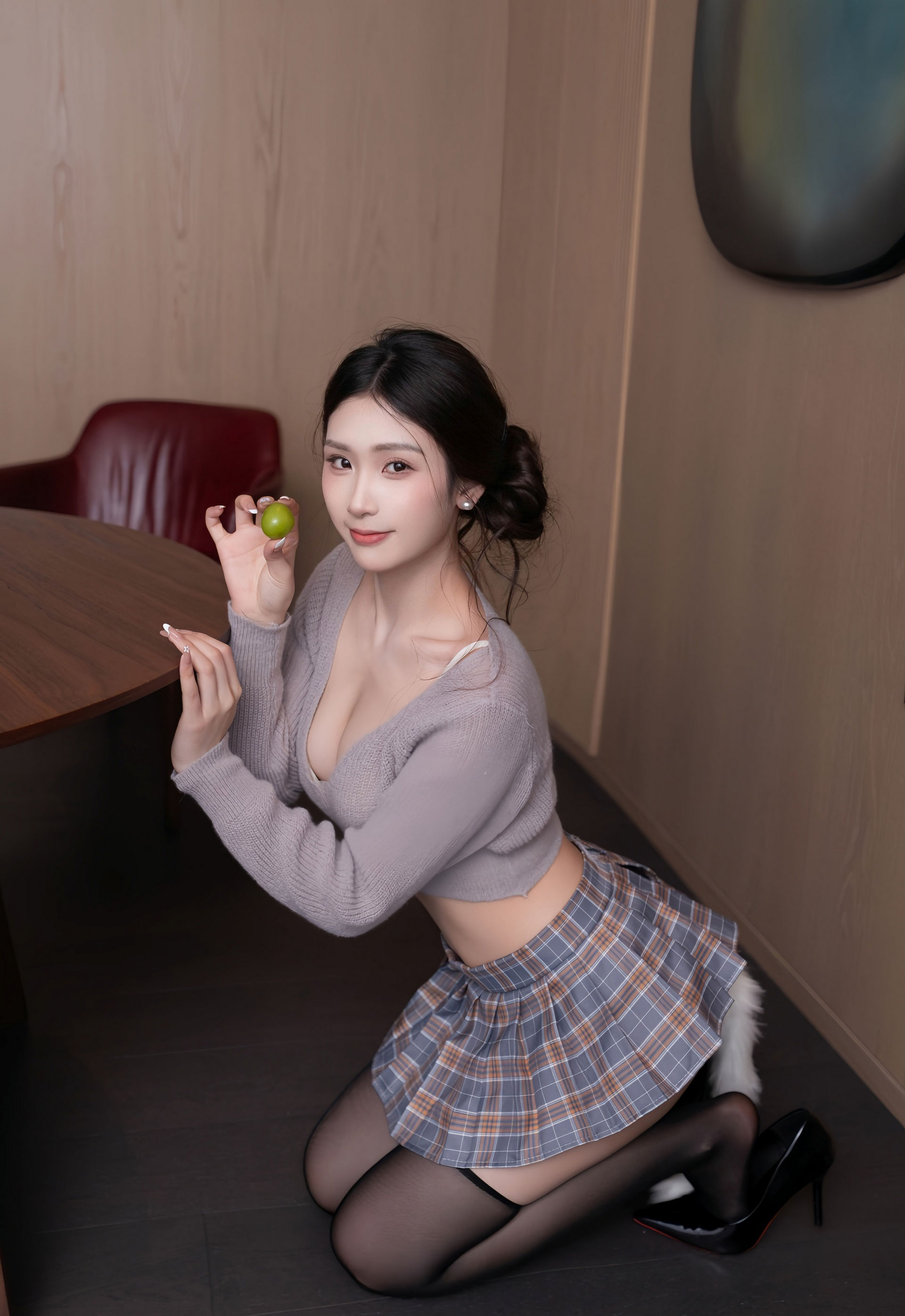 [XiuRen秀人网] No.11269 刘婷婷 紫灰色上衣 格子短裙 性感写真 [80张]插图1