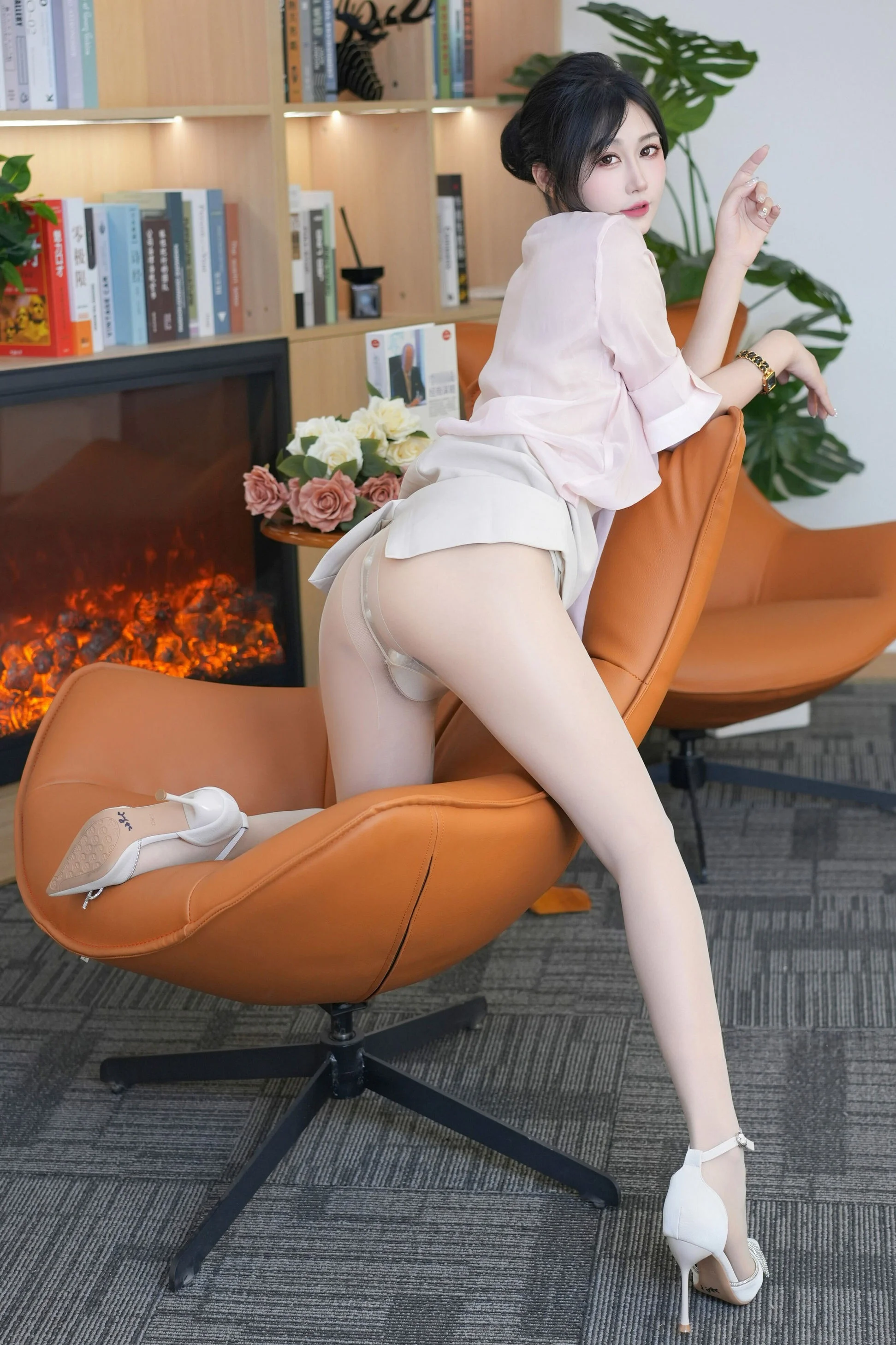 秀人网 laura阿姣演绎魅惑风情 肉丝私房写真