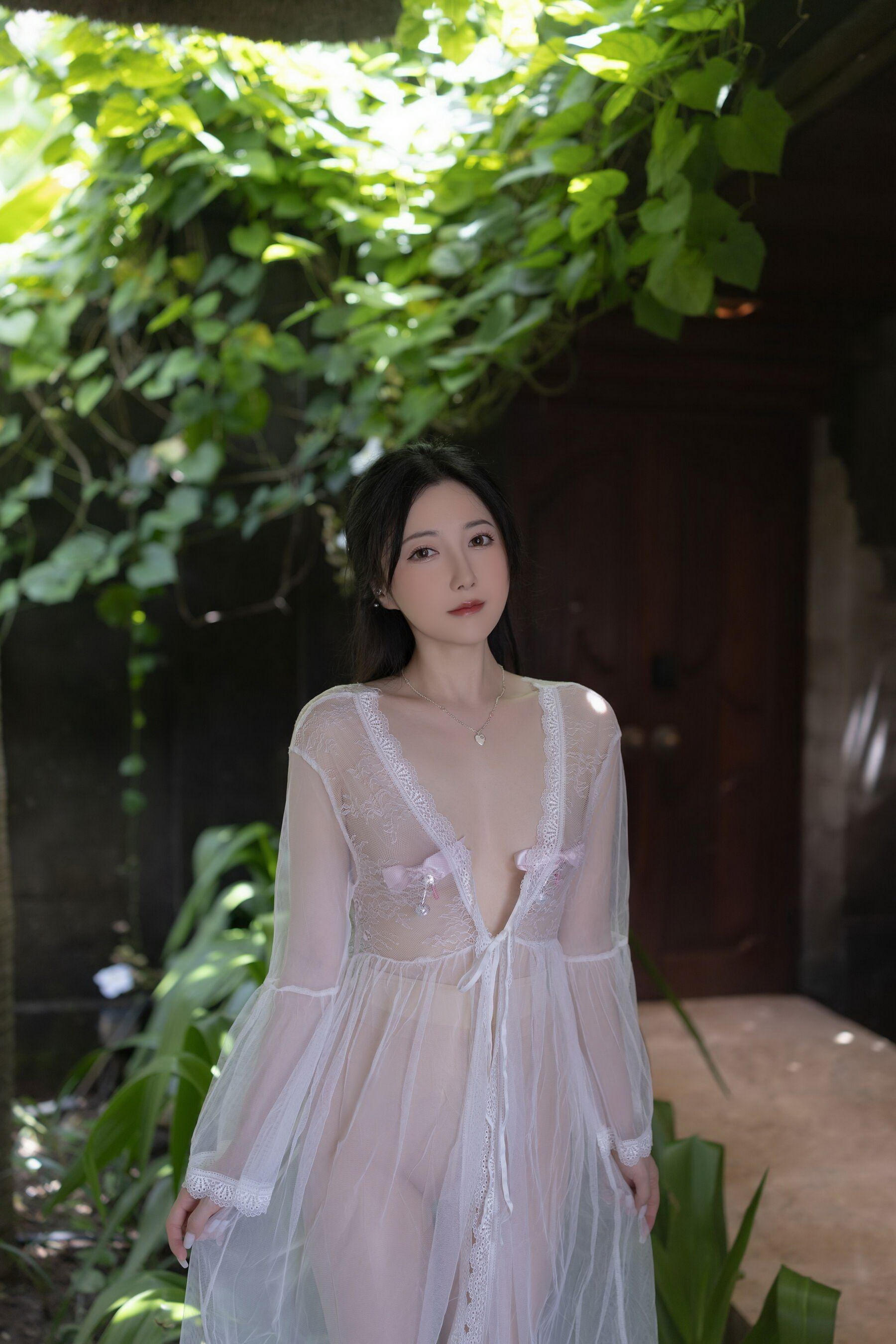 秀人网鱼子酱Fish 魅惑私拍写真 白纱清露插图 秀人网鱼子酱Fish 魅惑私拍写真 白纱清露