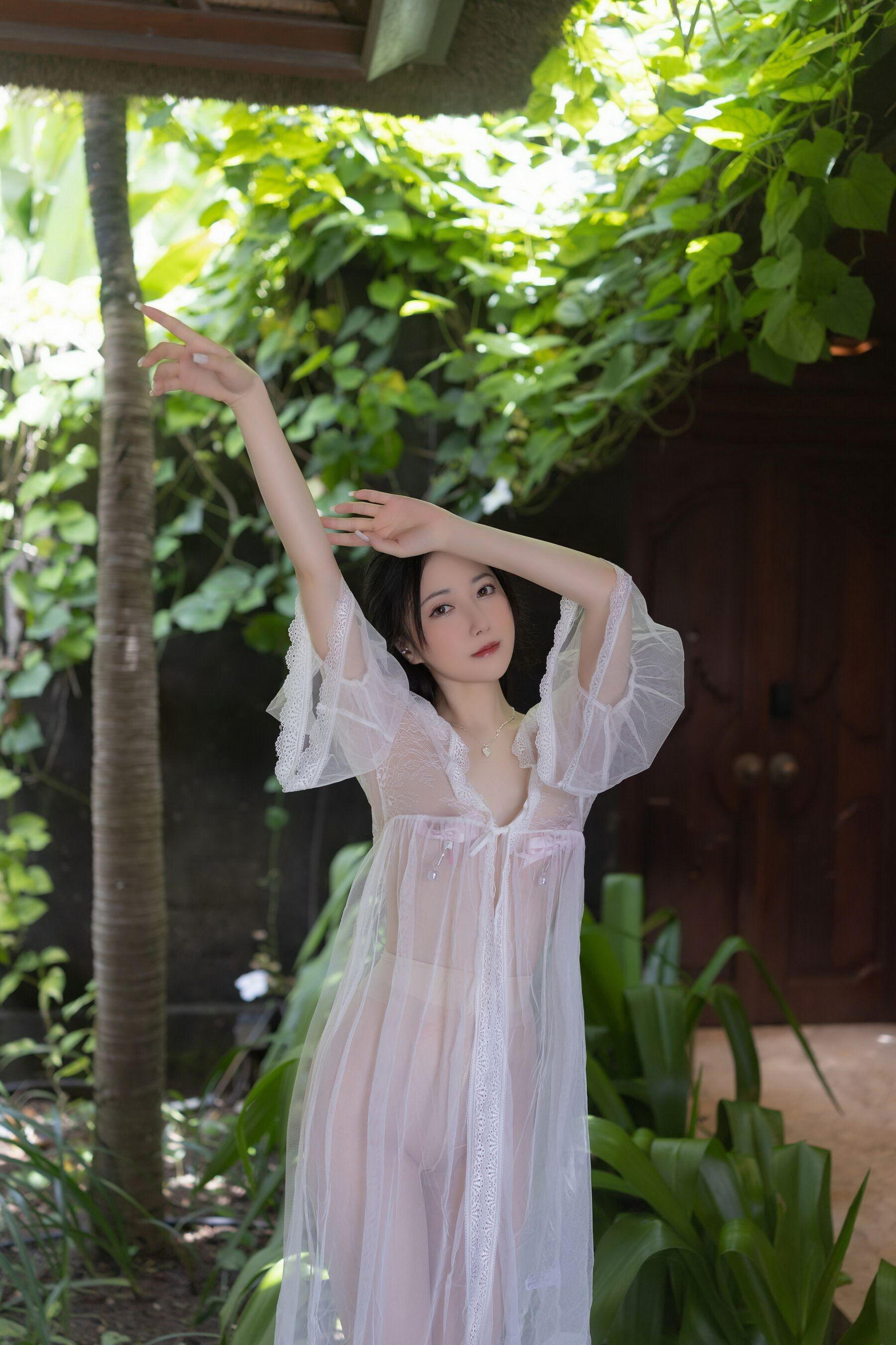 秀人网鱼子酱Fish 魅惑私拍写真 白纱清露插图1 秀人网鱼子酱Fish 魅惑私拍写真 白纱清露